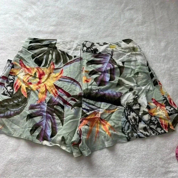 GUESS Juni Printed Tie-Front Shorts L - Picture 6 of 12